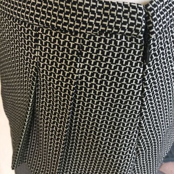 The Limited Black and White Size‎ 2 - Picture 2 of 7